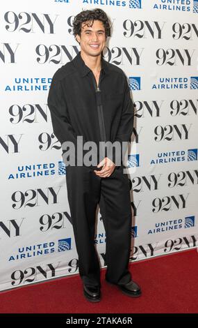 New York, États-Unis. 30 novembre 2023. Charles Melton assiste à la projection anticipée de mai décembre et parle à 92BM à New York le 30 novembre 2023. (Photo de Lev Radin/Sipa USA) crédit : SIPA USA/Alamy Live News Banque D'Images