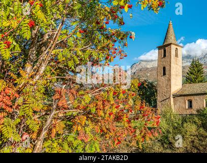 Église de Sils-Baselgia au lac de Sils en automne, Engadine, Grisons, Suisse Banque D'Images