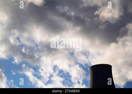 Centrale électrique pour l'exploitation de soufflantes boracifères pour la production d'électricité en Toscane, Italie Banque D'Images