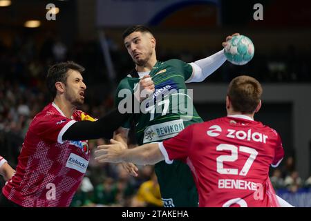 Wetzlar, Allemagne. 01 décembre 2023. Wetzlar, Allemagne, 1 décembre 2023 : Stefan Cavor ( 77 Wetzlar ) lors du match Liqui Moly Handball-Bundesliga entre HSG Wetzlar et Fuechse Berlin au Buderus-Arena de Wetzlar, ALLEMAGNE. (Julia Kneissl/SPP) crédit : SPP Sport Press photo. /Alamy Live News Banque D'Images