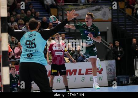 Wetzlar, Allemagne. 01 décembre 2023. Wetzlar, Allemagne, 1 décembre 2023 : Emil Mellegard ( 33 Wetzlar ) lors du match Liqui Moly Handball-Bundesliga entre HSG Wetzlar et Fuechse Berlin au Buderus-Arena de Wetzlar, ALLEMAGNE. (Julia Kneissl/SPP) crédit : SPP Sport Press photo. /Alamy Live News Banque D'Images