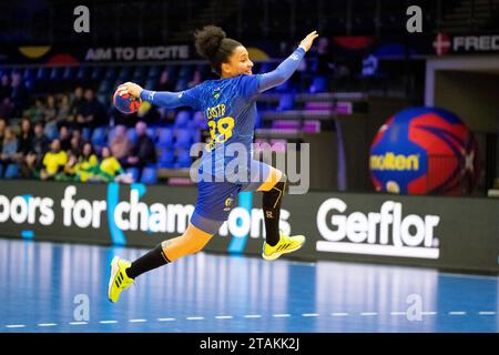Frederikshavn, Danemark. 01 décembre 2023. Mariana Costa (88), brésilienne, a été vue lors du match du Championnat du monde de handball 2023 de l'IHF entre le Kazakhstan et le Brésil à l'Arena Nord à Frederikshavn. (Crédit photo : Gonzales photo/Alamy Live News Banque D'Images