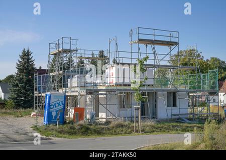 Baustelle, Neubau Einfamilienhaus, Neubaugebiet am Rüggen Ost, Melchow am Rügen, Brandenburg, Deutschland Banque D'Images