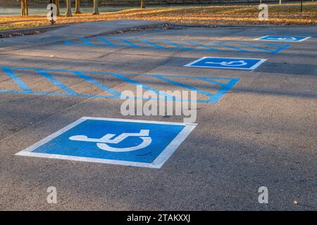 Panneaux de stationnement handicapés à Colbert Ferry Park, Natchez Trace Parkway, Alabama Banque D'Images