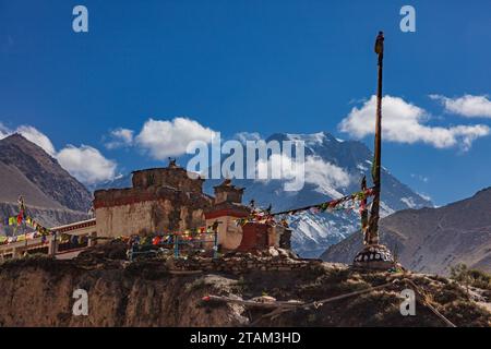 Le monastère rouge ou KAG Chode Thupten Samphel Ling a été construit vers 1400 à Kagbeni - art bouddhiste tibétain à l'intérieur d'un chorten dans le village de Kagb ni Banque D'Images