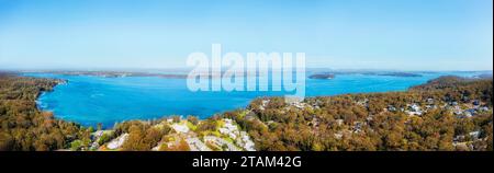 Lac Macquarie en Australie sur la côte Pacifique - large panorama aérien sur Murrays Beach ville au bord du lac. Banque D'Images