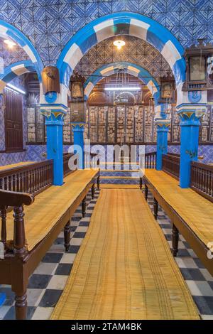 Djerba, Médenine, Tunisie. 15 mars 2023. Vue intérieure de la synagogue El Ghriba. Banque D'Images