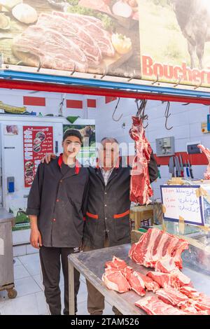 Houmt Souk, Djerba, Médenine, Tunisie. 16 mars 2023. Bouchers dans un marché au Souk Houmt. Banque D'Images