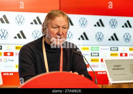 Rostock, Deutschland 01. Dezember 2023 : Women Nation League - 2023/2024 - Deutschland vs. Dänemark im Bild : entraîneur Horst Hrubesch (Deutschland) Banque D'Images