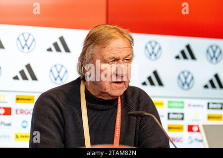 Rostock, Deutschland 01. Dezember 2023 : Women Nation League - 2023/2024 - Deutschland vs. Dänemark im Bild : entraîneur Horst Hrubesch (Deutschland) Banque D'Images