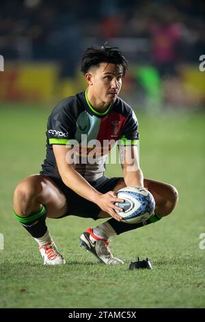 Harlequins Marcus Smith (joueur du match) en action pendant les Harlequins v sale Sharks, Gallagher Premiership, Rugby, Twickenham Stoop, Londres, Royaume-Uni le 1 décembre 2023. Photo de Gary Mitchell/Alamy Live News Banque D'Images