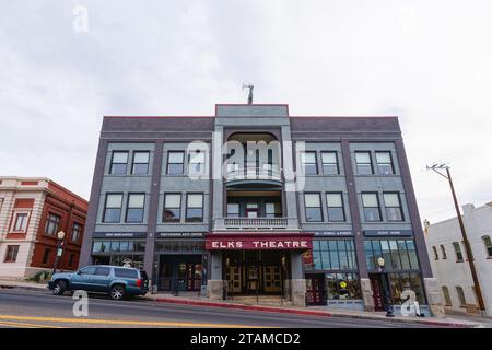 Prescott, AZ - 15 novembre 2023 : le Prescott Elks Theater and Performing Arts Center, achevé en 1905, est inscrit au Registre national des monuments historiques Banque D'Images