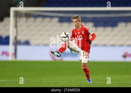 Cardiff, Royaume-Uni. 01 décembre 2023. Jessica Fishlock des femmes du pays de Galles en action. Pays de Galles femmes contre Islande femmes, UEFA Women's Nations League, match du groupe C au Cardiff City Stadium, pays de Galles du Sud le vendredi 1 décembre 2023. Usage éditorial uniquement, photo par Andrew Orchard/Andrew Orchard photographie sportive/Alamy Live News crédit : Andrew Orchard photographie sportive/Alamy Live News Banque D'Images