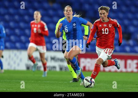 Cardiff, Royaume-Uni. 01 décembre 2023. Jessica Fishlock des femmes du pays de Galles en action. Pays de Galles femmes contre Islande femmes, UEFA Women's Nations League, match du groupe C au Cardiff City Stadium, pays de Galles du Sud le vendredi 1 décembre 2023. Usage éditorial uniquement, photo par Andrew Orchard/Andrew Orchard photographie sportive/Alamy Live News crédit : Andrew Orchard photographie sportive/Alamy Live News Banque D'Images