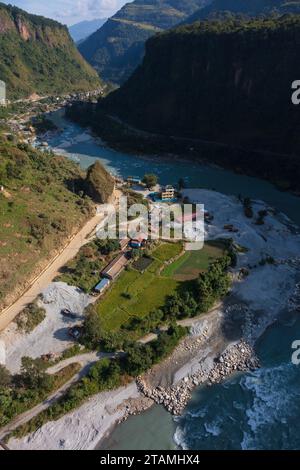 Le plus long pont suspendu au monde traverse la gorge de la rivière Kali Gandaki - Mustang District, Népal Banque D'Images