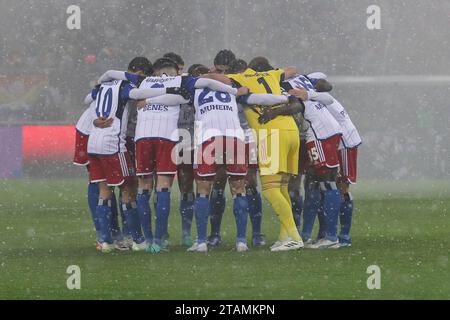 Hambourg, Deutschland. 01 décembre 2023. 2. Bundesliga - FC St. Pauli - Hamburger SV am 01.12.2023 im Millerntor-Stadion in Hamburg Teamkreis des HSV Foto : les règlements DFL d'osnapix interdisent toute utilisation de photographies comme séquences d'images et/ou quasi-vidéo crédit : dpa/Alamy Live News Banque D'Images