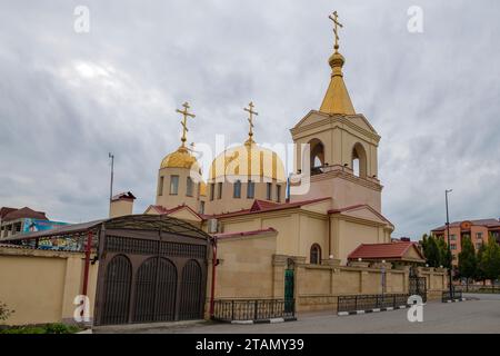 GROZNY, RUSSIE - 29 SEPTEMBRE 2021 : Église de l'Archange Michel (1892) par un jour nuageux de septembre Banque D'Images