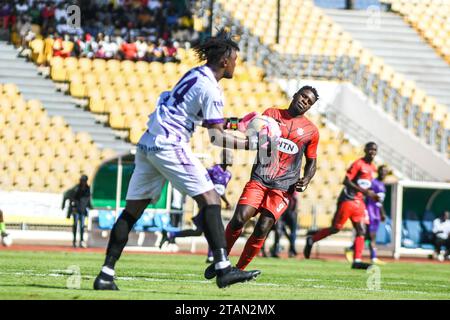YAOUNDÉ, CAMEROUN - NOVEMBRE 5 : Descharles Cherry Minko MBA de Colombe lors du match MTN Cameroon Elite One entre Colombe FC et AS Fortuna MFO Banque D'Images