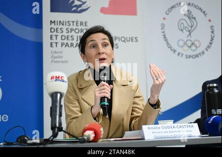 Paris, France. 02 décembre 2023. Amelie Oudea Castera, ministre des Sports et des Jeux Olympiques et Paralympiques lors de la conférence de presse du 1 décembre, 2023 dédié à la haute performance pour faire le point sur la situation 8 mois avant l'accueil par la France des Jeux Olympiques et Paralympiques de Paris 2024 et dans le cadre du déploiement de la Maison de la Performance au sein du Lycée Marcel Cachin lors des Jeux Olympiques de 2024. Photo Tomas Stevens/ABACAPRESS.COM crédit : Abaca Press/Alamy Live News Banque D'Images