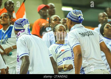 UYO, NIGERIA - NOVEMBRE 25 : Rivers a Uni ses fans lors des ligues des Champions de Total Energies CAF entre Rivers United FC et Academica Petroleos Clu Banque D'Images