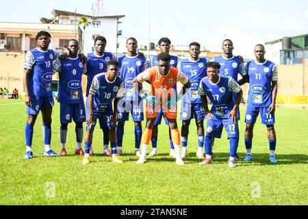 YAOUNDÉ, CAMEROUN - NOVEMBRE 26 : Apejes lors du match MTN Cameroon Elite One entre APEJES DE MFOU et coton Sport Garoua à Amadou Ahidjo Annex Banque D'Images