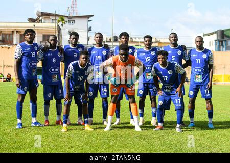 YAOUNDÉ, CAMEROUN - NOVEMBRE 26 : Apejes lors du match MTN Cameroon Elite One entre APEJES DE MFOU et coton Sport Garoua à Amadou Ahidjo Annex Banque D'Images