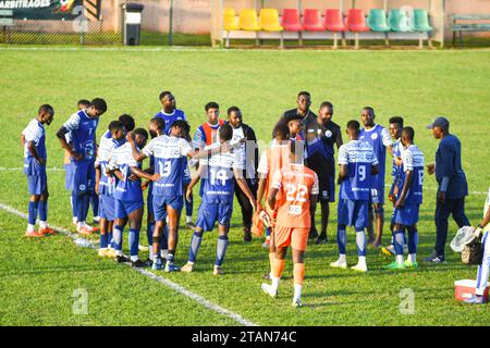 YAOUNDÉ, CAMEROUN - NOVEMBRE 26 : Apejes lors du match MTN Cameroon Elite One entre Apejes de Mfou et coton Sport Garoua à Amadou Ahidjo Annex Banque D'Images