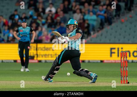 Adélaïde, Australie. 02 décembre 2023. Adélaïde, Australie, 2 décembre 2023 : Grace Harris (Brisbane Heat 17) bat lors du match de la Grande finale de la Weber Womens Big Bash League 09 entre les attaquants d'Adélaïde et Brisbane Heat à l'Adelaide Oval à Adélaïde, Australie (Noe Llamas/SPP) crédit : SPP Sport Press photo. /Alamy Live News Banque D'Images