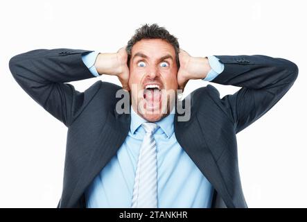 Frustré, criant et portrait de l'homme d'affaires en studio pour burnout crise, problème et erreur. Directeur d'entreprise, stressé et isolé Banque D'Images