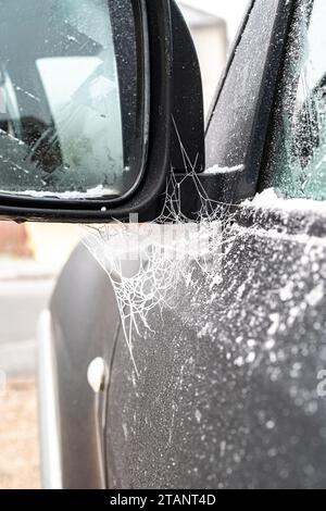 Kidderminster, Royaume-Uni. 2 décembre 2023. Météo au Royaume-Uni : les gens se réveillent ce matin par un gel froid et rude à travers les Midlands. Crédit : Lee Hudson/Alamy Live News Banque D'Images