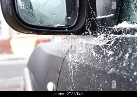 Kidderminster, Royaume-Uni. 2 décembre 2023. Météo au Royaume-Uni : les gens se réveillent ce matin par un gel froid et rude à travers les Midlands. Crédit : Lee Hudson/Alamy Live News Banque D'Images