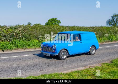 Années 1979 70 Seventies Blue Austin Morris Mini 850 camionnette légère ; Vintage, moteurs classiques restaurés, collectionneurs automobiles passionnés d'automobile, voitures anciennes voyageant dans le Cheshire, Royaume-Uni Banque D'Images