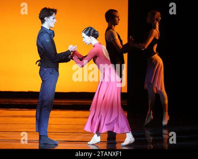 Kiev, Ukraine. 29 novembre 2023. Les danseurs se produisent lors de l'avant-première médiatique du ballet ''Madame Bovary'', chorégraphié par Viktor Ishchuk, à l'Opéra national d'Ukraine à Kiev, Ukraine, le 29 novembre 2023. (Photo par Ukrinform/NurPhoto)0 crédit : NurPhoto SRL/Alamy Live News Banque D'Images