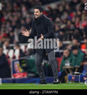 Londres, Royaume-Uni. 29 nov. 2023 - Arsenal v RC Lens - Ligue des Champions - Emirates Stadium. Mikel Arteta, Manager de l'arsenal, lors du match de Ligue des Champions contre Lens. Crédit photo : Mark pain / Alamy Live News Banque D'Images