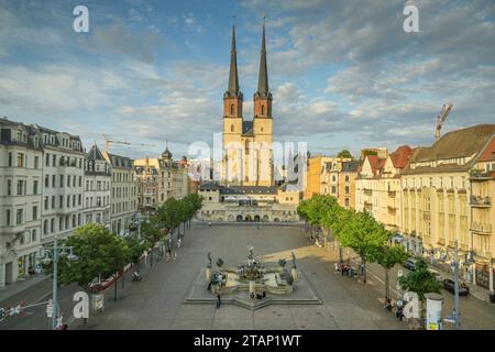 Rue Marktkirche Marien, Hallmarkt, Halle an der Saale, Sachsen-Anhalt, Deutschland *** St. Marys Market Church, Hallmarkt, Halle an der Saale, Saxe-Anhalt, Allemagne crédit : Imago/Alamy Live News Banque D'Images