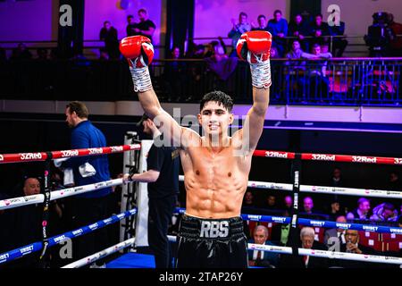 LONDRES, ROYAUME-UNI. 01 décembre 2023. Royston Barney-Smith vs Maicol Velazco lors du Queensberry Show Gwynne vs Marsili au York Hall le vendredi 01 décembre 2023 à LONDRES, ANGLETERRE. Crédit : Taka G Wu/Alamy Live News Banque D'Images