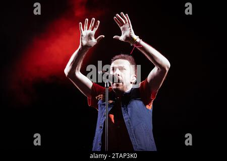 Madrid, Espagne. 01 décembre 2023. Pucho, le chanteur de Vetusta Morla, se produit au concert final de la tournée Cable a Tierra au Wizink Center de Madrid, en Espagne, le 1 décembre 2023. (Photo Alvaro Laguna/NurPhoto) crédit : NurPhoto SRL/Alamy Live News Banque D'Images