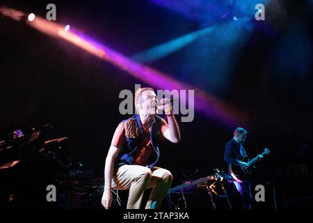 Madrid, Espagne. 01 décembre 2023. Pucho, le chanteur de Vetusta Morla, se produit au concert final de la tournée Cable a Tierra au Wizink Center de Madrid, en Espagne, le 1 décembre 2023. (Photo Alvaro Laguna/NurPhoto) crédit : NurPhoto SRL/Alamy Live News Banque D'Images