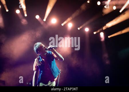 Madrid, Espagne. 01 décembre 2023. Pucho, le chanteur de Vetusta Morla, se produit au concert final de la tournée Cable a Tierra au Wizink Center de Madrid, en Espagne, le 1 décembre 2023. (Photo Alvaro Laguna/NurPhoto) crédit : NurPhoto SRL/Alamy Live News Banque D'Images