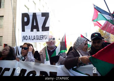 Madrid, Espagne. 02 décembre 2023. Manifestations lors d'un rassemblement de soutien aux Palestiniens à Madrid le 2 décembre 2023 après que le groupe militant palestinien Hamas ait lancé une attaque contre Israël. Israël, (photo Oscar Gonzalez/Sipa USA) (photo Oscar Gonzalez/Sipa USA) crédit : SIPA USA/Alamy Live News Banque D'Images