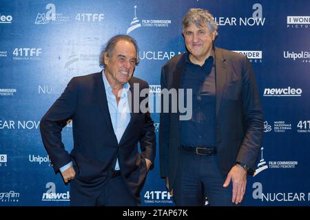 Torino, Italie. 2 décembre 2023. Le réalisateur américain Oliver Stone (à gauche) avec le fondateur et PDG de newcleo Stefano Buono (à droite) au Festival de Turin 2023 pour la projection du documentaire 'Nuclear Now'. Crédit : Marco Destefanis/Alamy Live News Banque D'Images