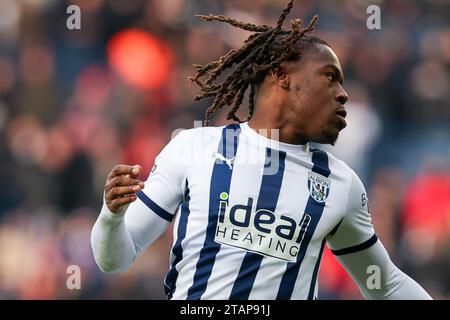 West Bromwich, Royaume-Uni. 02 décembre 2023. Brandon Thomas-Asante de West Bromwich Albion lors de l'EFL Sky Bet Championship match entre West Bromwich Albion et Leicester City aux Hawthorns, West Bromwich, Angleterre le 2 décembre 2023. Photo de Stuart Leggett. Usage éditorial uniquement, licence requise pour un usage commercial. Aucune utilisation dans les Paris, les jeux ou les publications d'un seul club/ligue/joueur. Crédit : UK Sports pics Ltd/Alamy Live News Banque D'Images