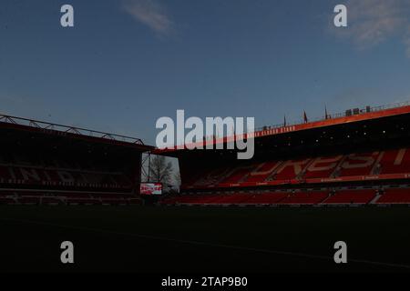 Nottingham, Royaume-Uni. 02 décembre 2023. Une vue générale de l'intérieur du City Ground, domicile de Nottingham Forest avant le match de Premier League Nottingham Forest vs Everton à City Ground, Nottingham, Royaume-Uni, le 2 décembre 2023 (photo de Gareth Evans/News Images) crédit : News Images LTD/Alamy Live News Banque D'Images