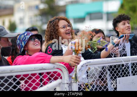 Pasto, Colombie. 26 novembre 2023. Les festivaliers profitent de plusieurs groupes pendant le Galeras Rock Fest, 2023 à Pasto, Narino, Colombie, le 26 novembre, 2023. photo : Camilo Erasso/long Visual Press crédit : long Visual Press/Alamy Live News Banque D'Images