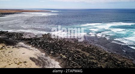 Vue aérienne de Playa del Mejillon ou Playa del Bajo de la Burra, appelée Popcorn Beach - Espagne, îles Canaries, Fuerteventura. 24.09.2023 Banque D'Images