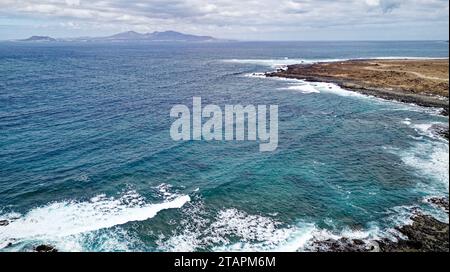 Vue aérienne de Playa del Mejillon ou Playa del Bajo de la Burra, appelée Popcorn Beach - Espagne, îles Canaries, Fuerteventura. 24.09.2023 Banque D'Images