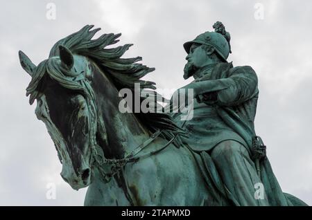 Copenhague, Danemark : statue équestre de Frédéric VII devant Christiansborg sur Slotsholmen Banque D'Images