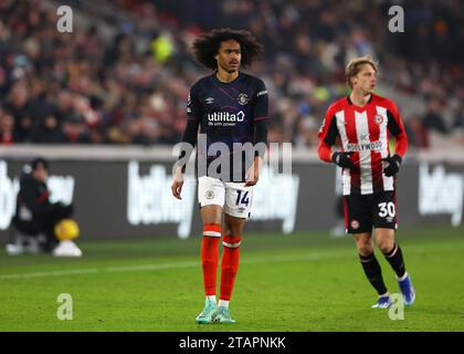 2 décembre 2023 ; Gtech Community Stadium, Brentford, Londres, Angleterre; premier League football, Brentford contre Luton Town ; Tahith Chong de Luton Town Banque D'Images