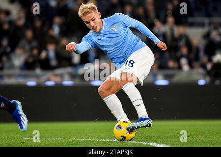 Rome, Italie. 02 décembre 2023. Gustav Isaksen du SS Lazio en action lors du match de football Serie A entre SS Lazio et Cagliari Calcio au stade Olimpico de Rome (Italie), le 2 décembre 2023. Crédit : Insidefoto di andrea staccioli/Alamy Live News Banque D'Images