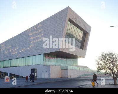 02.12.2023, Liverpool, ENG, Unterwegs à Liverpool, Themenbild, Verschieden Themenbilder, Symbolbild, Englang, Stadtportrait, Liverpool, im Bild Museum of Liverpool, The Liverpool Waterfront, Das Museum erzählt die Geschichte von Liverpool und seinen Menschen und spiegelt die globale Bedeutung der Stadt WIDER, England, *** 02 12 2023, Liverpool, ENG, Out and About in Liverpool, Theme Picture, Various theme Pictures, Symbol Picture, England, portrait de la ville, Liverpool, en image Musée de Liverpool, le Liverpool Waterfront, le musée raconte l'histoire de Liverpool et de ses habitants et reflète le Banque D'Images